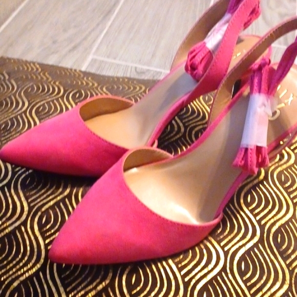 Pink Faux Suede Heels🩷💕🎉 - Picture 3 of 4